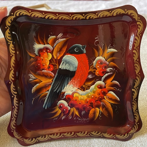 Russian hand painted artist signed Enamel on metal small tray Bird & berries - Picture 8 of 8